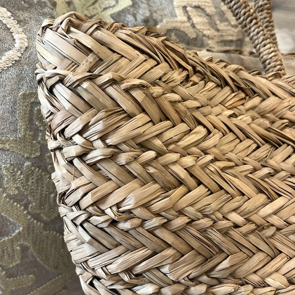 Buji Baja Seagrass Escape Straw Tote Bag - Picture 3 of 6